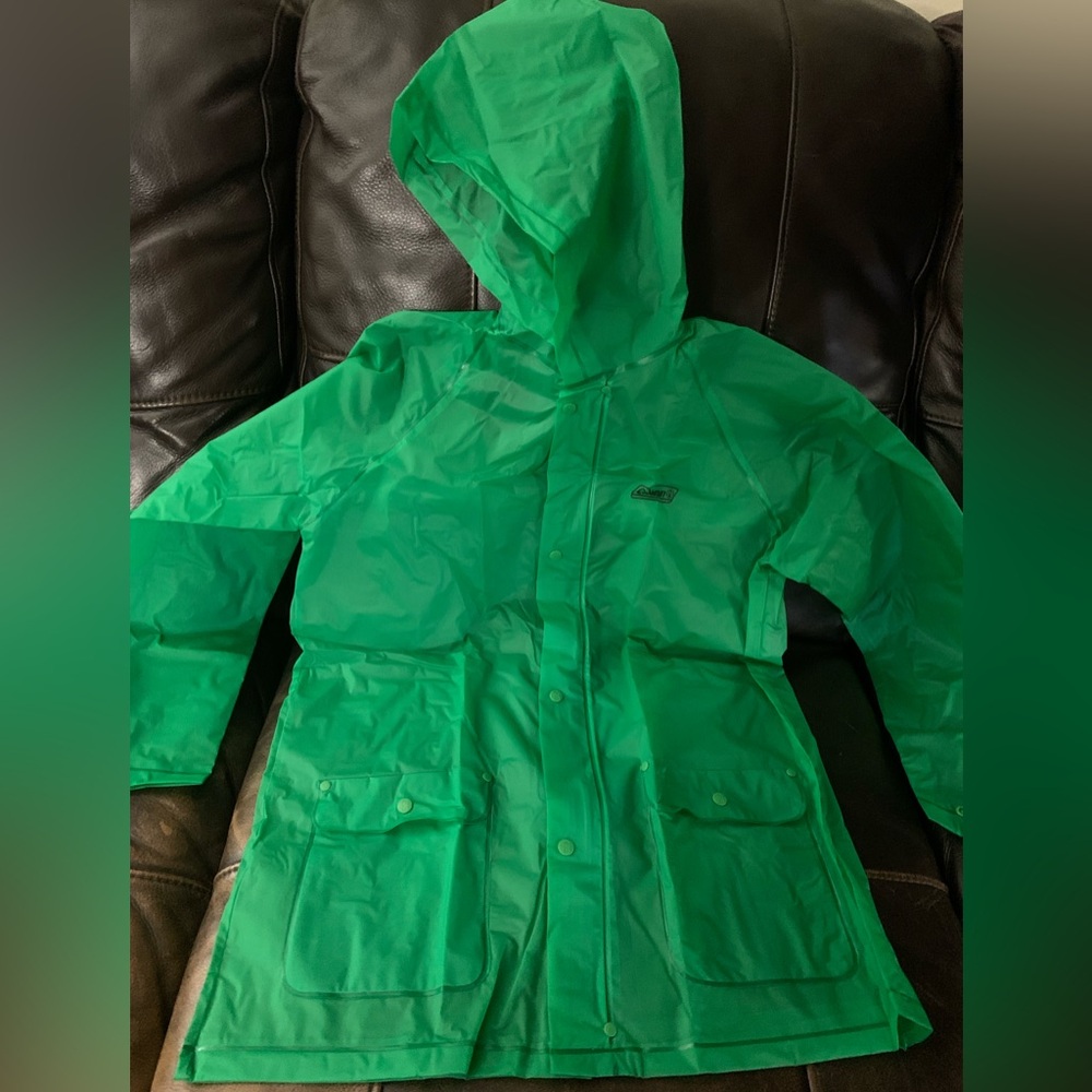Green Coleman rain jacket for kids. Size universal. #kidswear#poncho
#raincoat